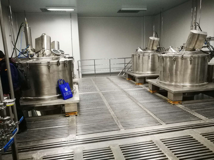 氣動刮刀下卸離心機(jī).jpg 氣動刮刀下卸離心機(jī).jpg